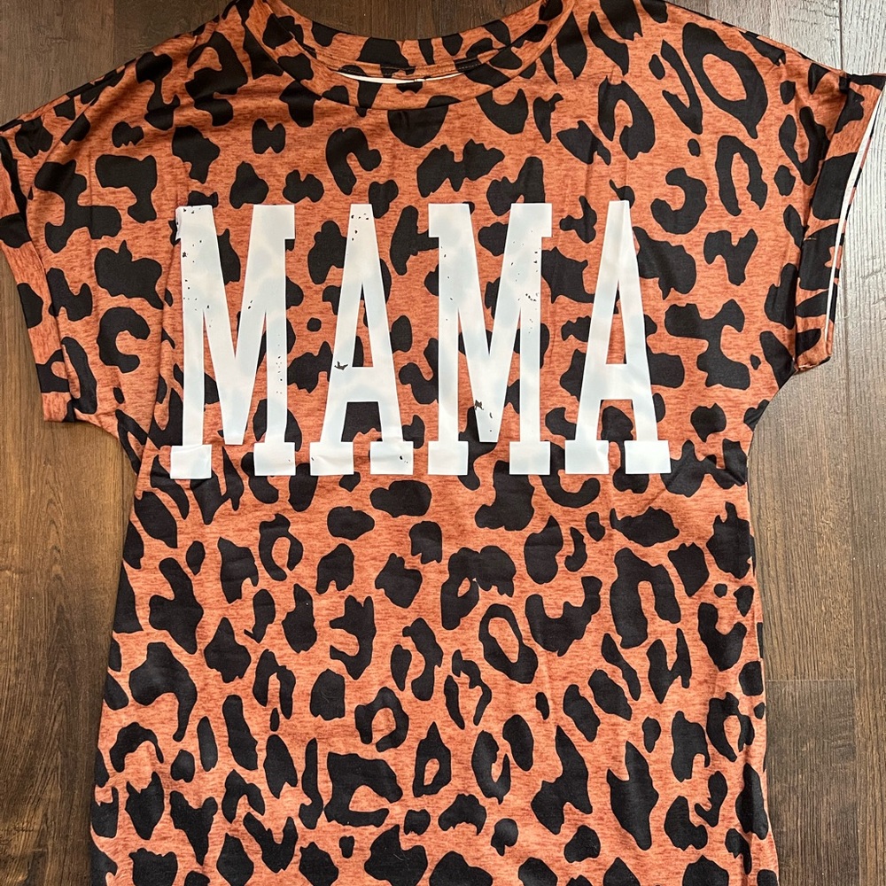Non wrinkle shirt sleeve leopard MAMA midi dress!